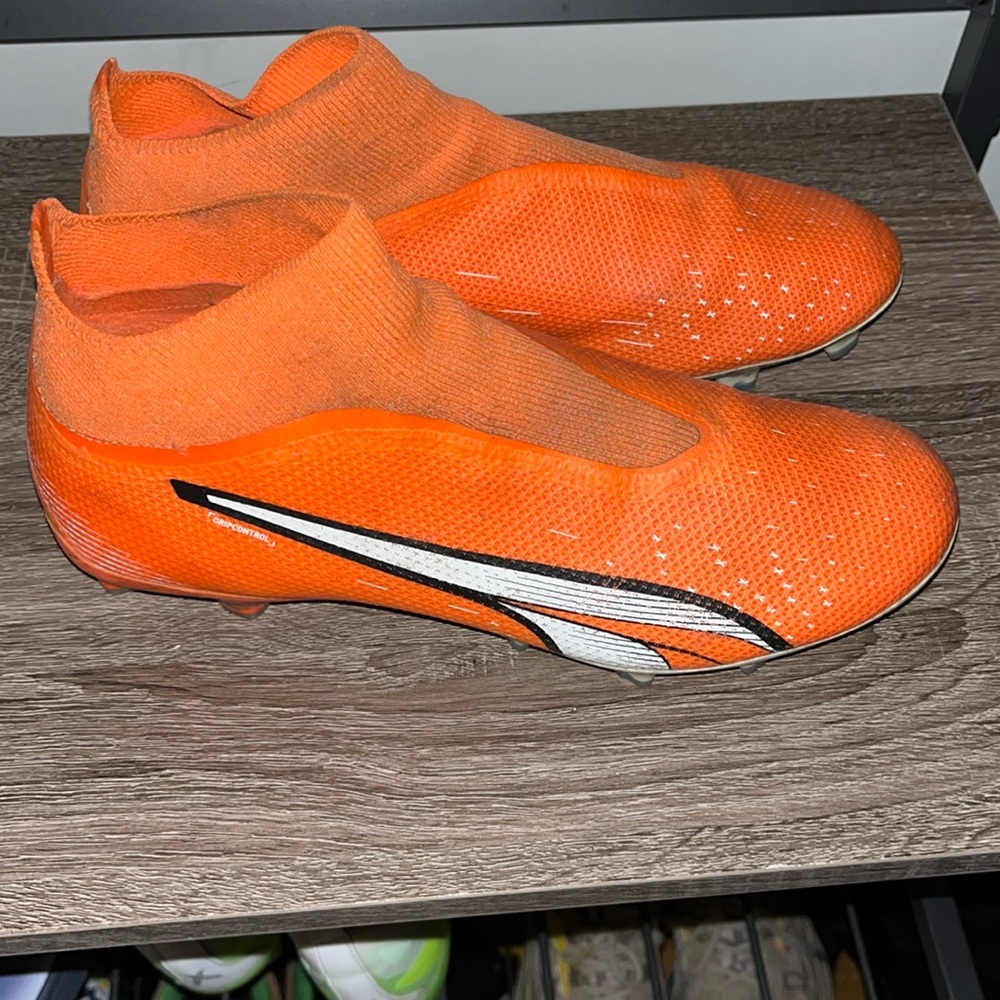 Puma soccer cleats size us 8